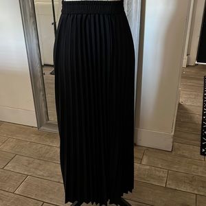 Black pleated skirt brand new never worn just no tags